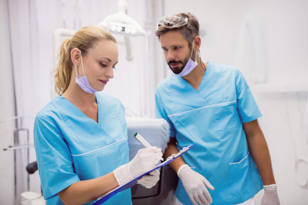 Emergency training for dental professionals